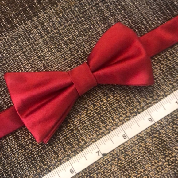Red bow tie - Picture 7 of 8